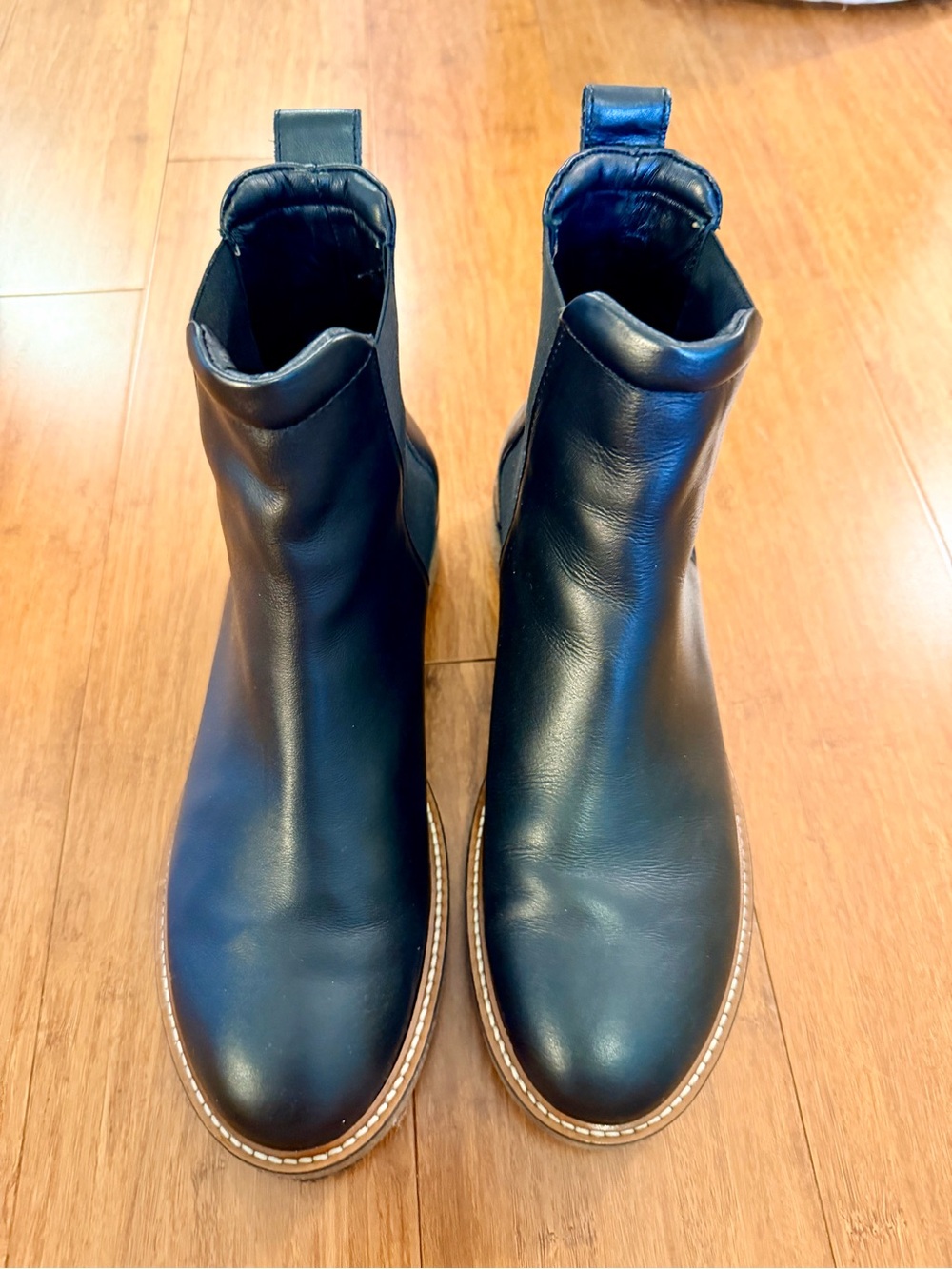 Women’s Black Everlane Chelsea Boots with Crepe Sole - Picture 5 of 6
